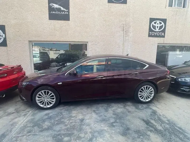 Usado Opel Insignia Innovation 136 CV (100 kW) 2019 Granate Berlina