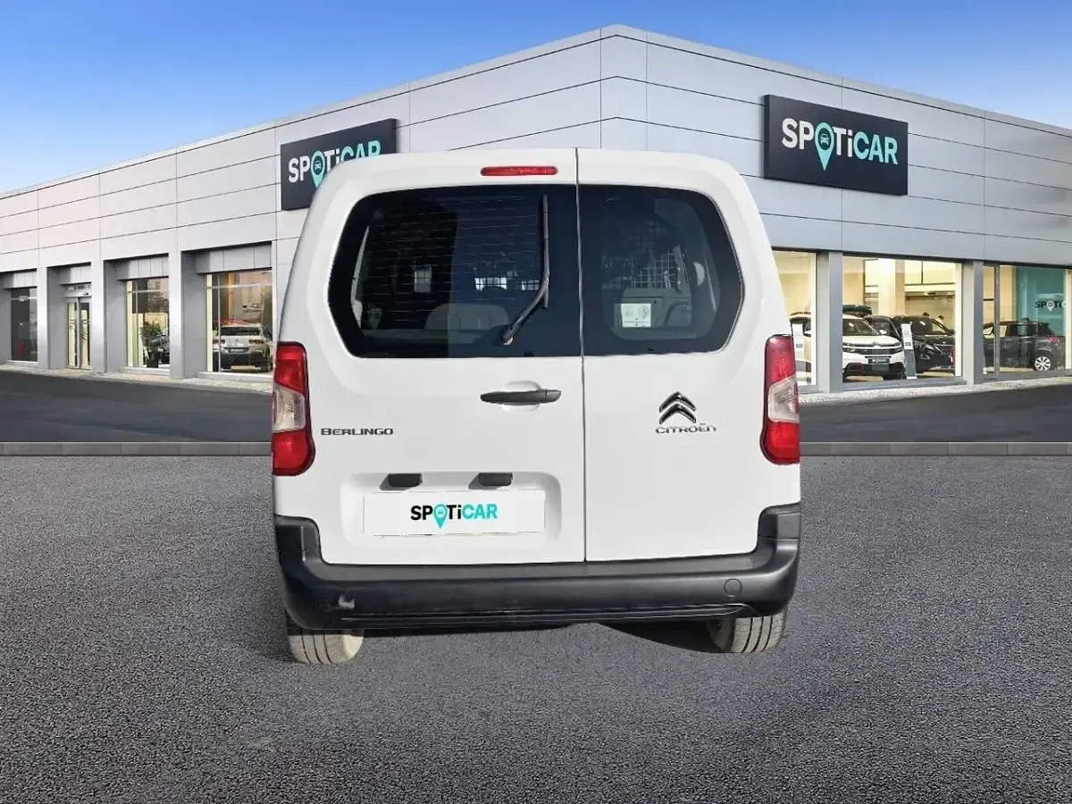 Usado Citroën Berlingo Live 102 CV (75 kW) 2023 Blanco Monovolumen