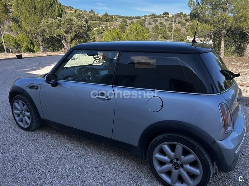 Usado Mini ONE 90 CV (66 kW) 2002 Gris / plata Utilitario