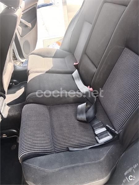 Usado VW Golf IV Highline 105 CV (77 kW) 2002 Gris / plata Familiar