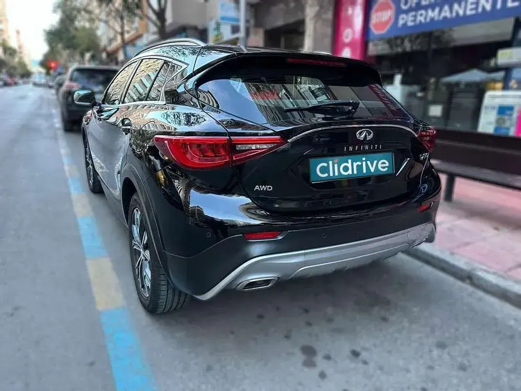 Usado Infiniti QX30 Premium 170 CV (125 kW) 2018 Negro SUV