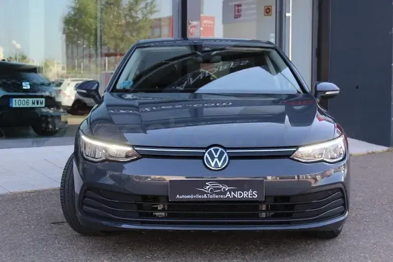 Usado VW Golf VIII Life 110 CV (80 kW) 2023 Gris / plata Berlina