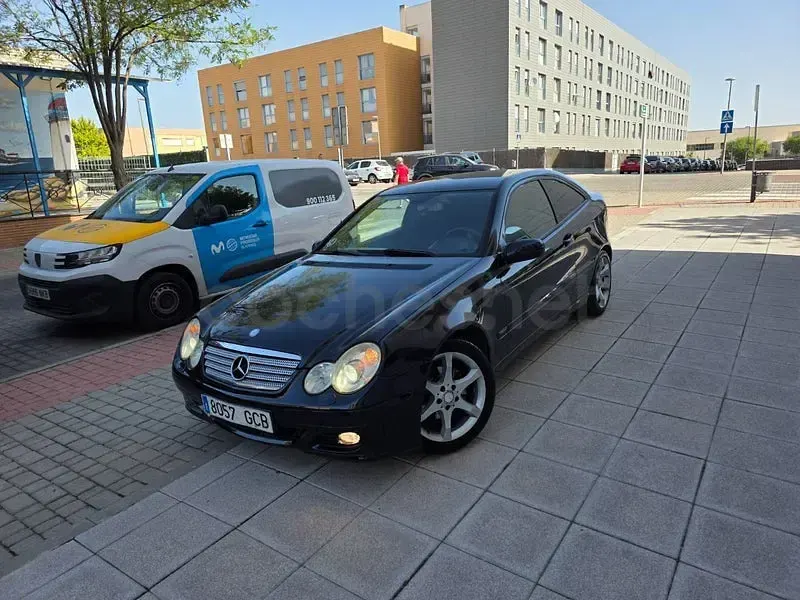 Usado Mercedes C220 150 CV (110 kW) 2008 Negro Berlina