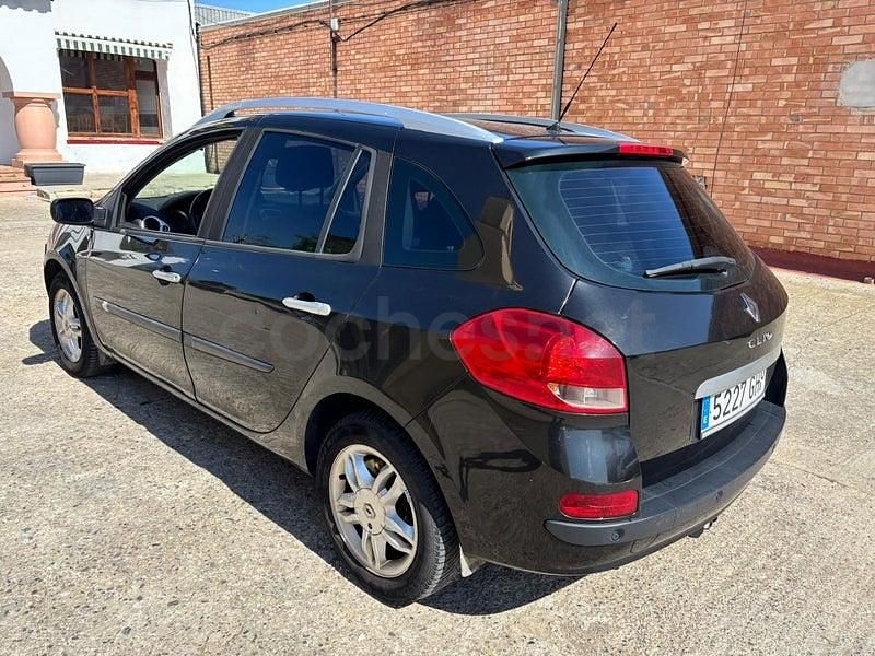 Usado Renault Clio GrandTour Authentique 85 CV (62 kW) 2008 Negro Familiar