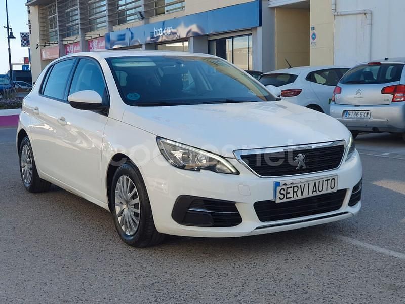Usado Peugeot 308 Access 100 CV (73 kW) 2019 Blanco Berlina