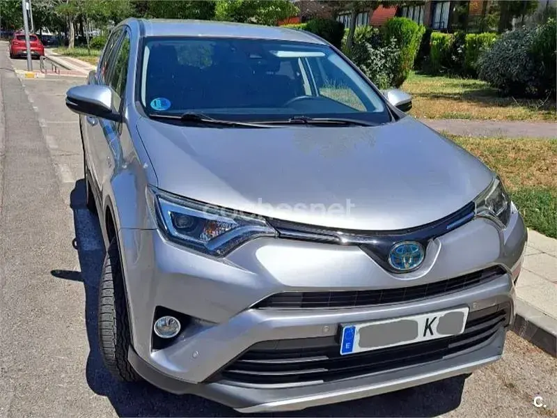 Usado Toyota RAV4 Hybrid Advance 197 CV (144 kW) 2018 Gris / plata SUV