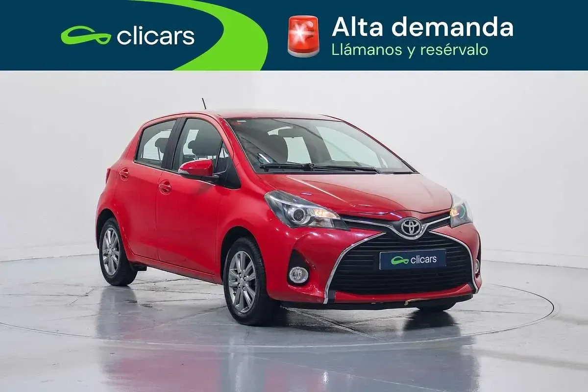 Usado Toyota Yaris Active 69 CV (50 kW) 2014 Rojo Utilitario