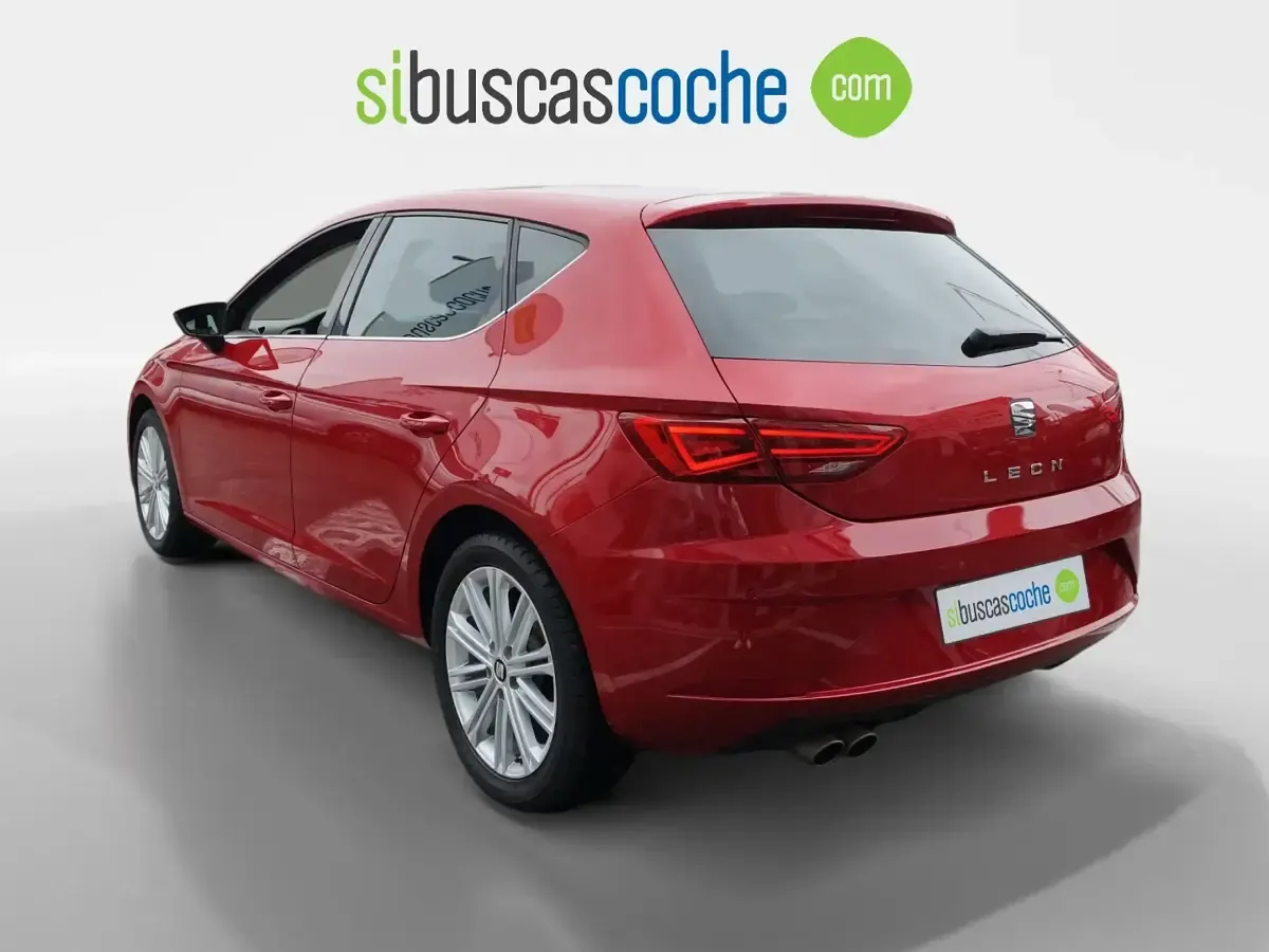 Usado Seat Leon Style 130 CV (95 kW) 2020 Granate