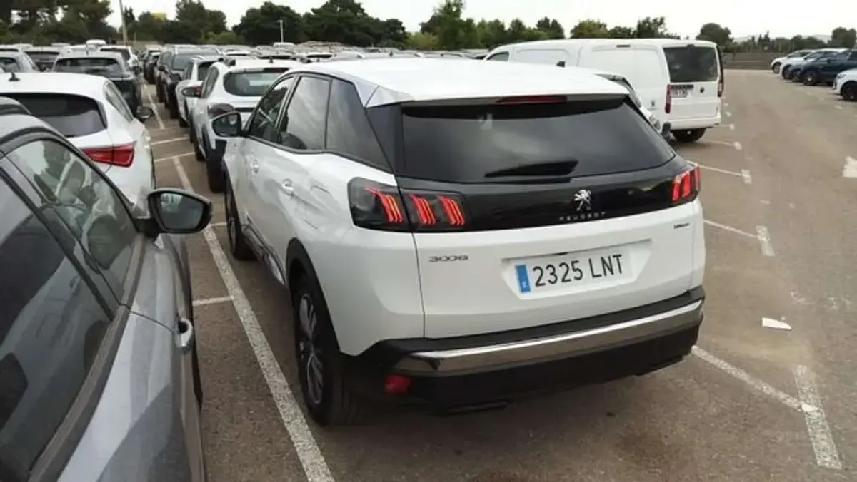 Usado Peugeot 3008 Allure 226 CV (166 kW) 2021 Blanco SUV