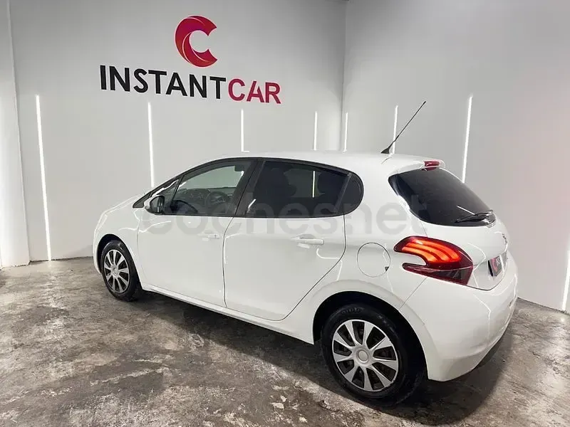 Usado Peugeot 208 Active 75 CV (55 kW) 2018 Blanco Utilitario