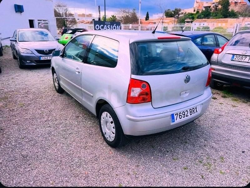 Usado VW Polo Trendline 65 CV (47 kW) 2002 Gris / plata Berlina