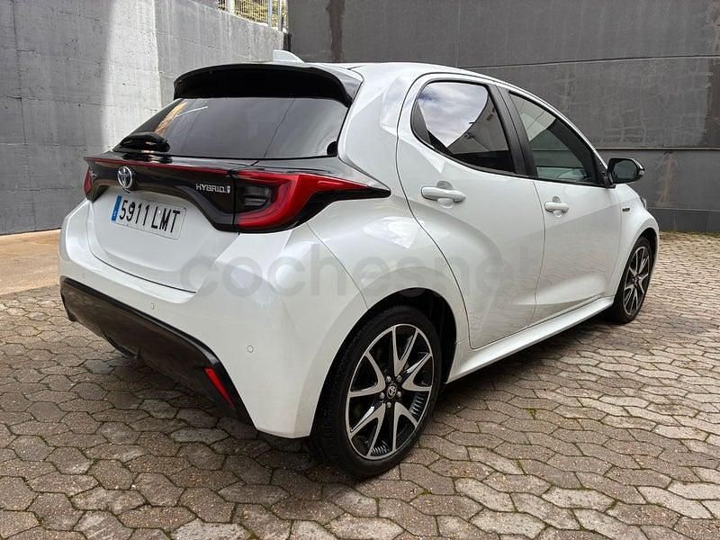 Usado Toyota Yaris Hybrid Style 116 CV (85 kW) 2021 Blanco Berlina