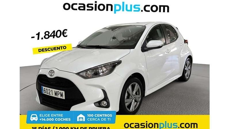 Blanco Usado 2024 Toyota Yaris Hybrid Active Utilitario | 18.410 € (Buen precio) - Imagen 1/4