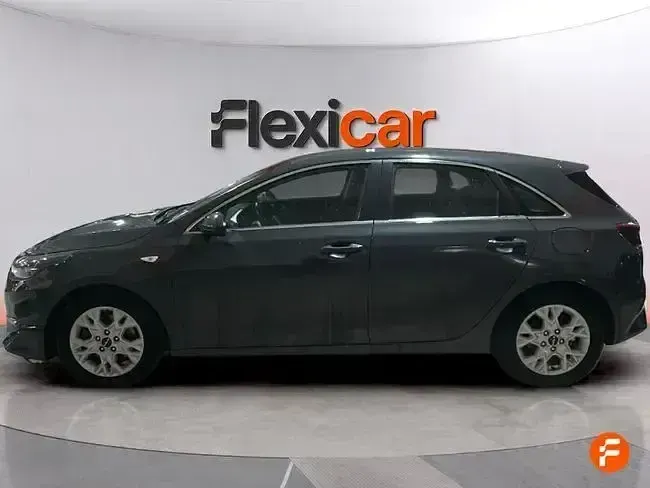 Usado Kia Ceed 136 CV (100 kW) 2023 Gris Utilitario