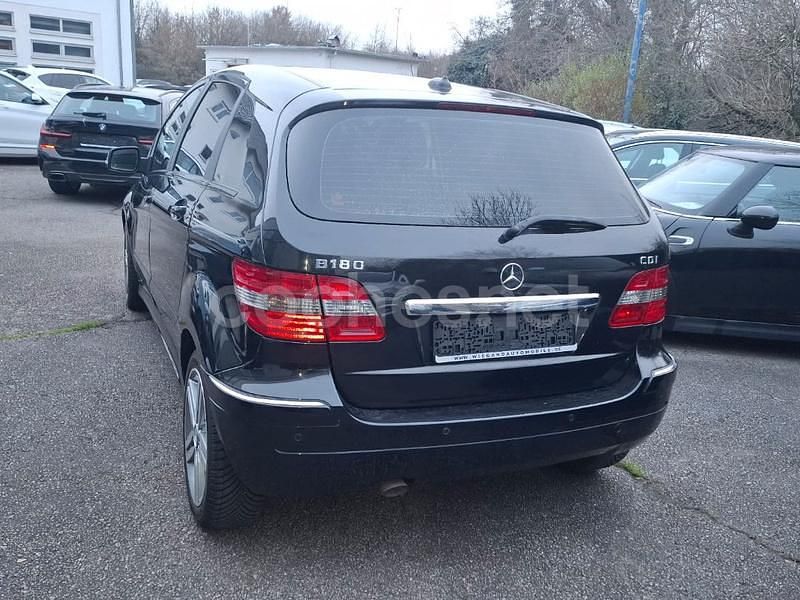 Usado Mercedes B180 109 CV (80 kW) 2011 Negro Monovolumen