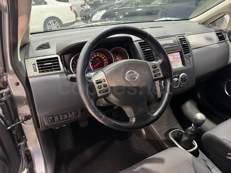 Usado Nissan Tiida Acenta 105 CV (77 kW) 2008 Gris / plata Berlina