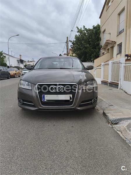 Marrón Usado 2010 Audi A3 Sportback Attraction Utilitario | 7500 € (Precio justo) - Imagen 1/4