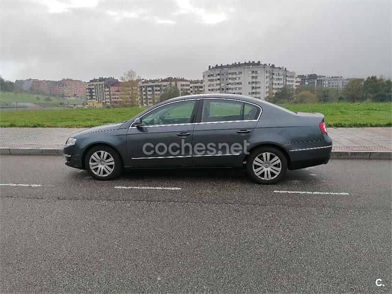 Gris / plata Usado 2008 VW Passat Highline Berlina | 4500 € (Precio justo) - Imagen 1/4