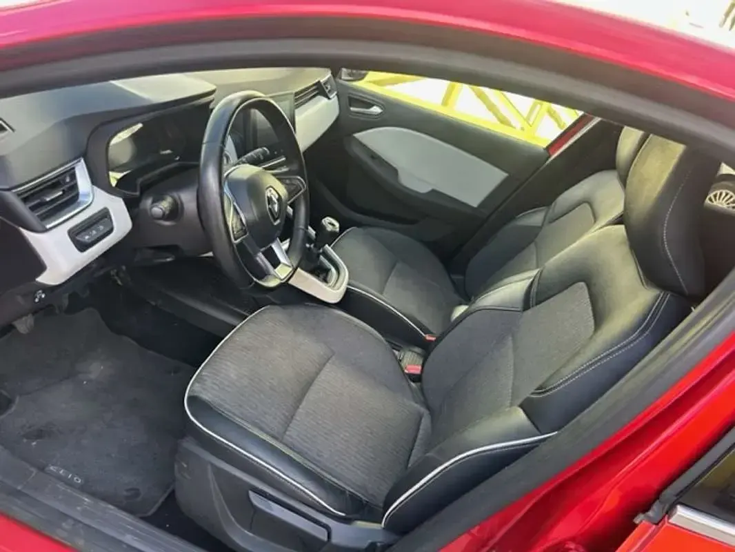 Usado Renault Clio V Techno 101 CV (74 kW) 2023 Rojo Utilitario