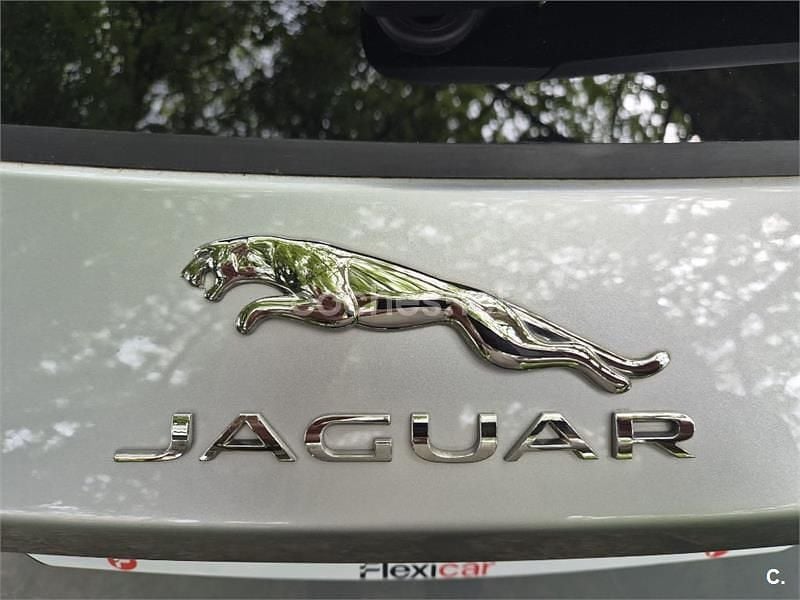 Usado Jaguar E-Pace R-Dynamic 150 CV (110 kW) 2019 Gris / plata SUV