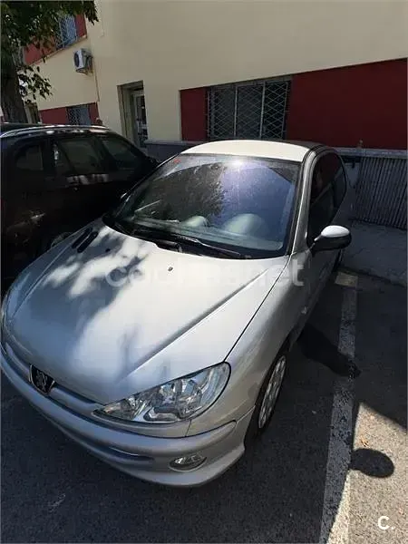 Usado Peugeot 206 70 CV (51 kW) 2005 Gris / plata Berlina