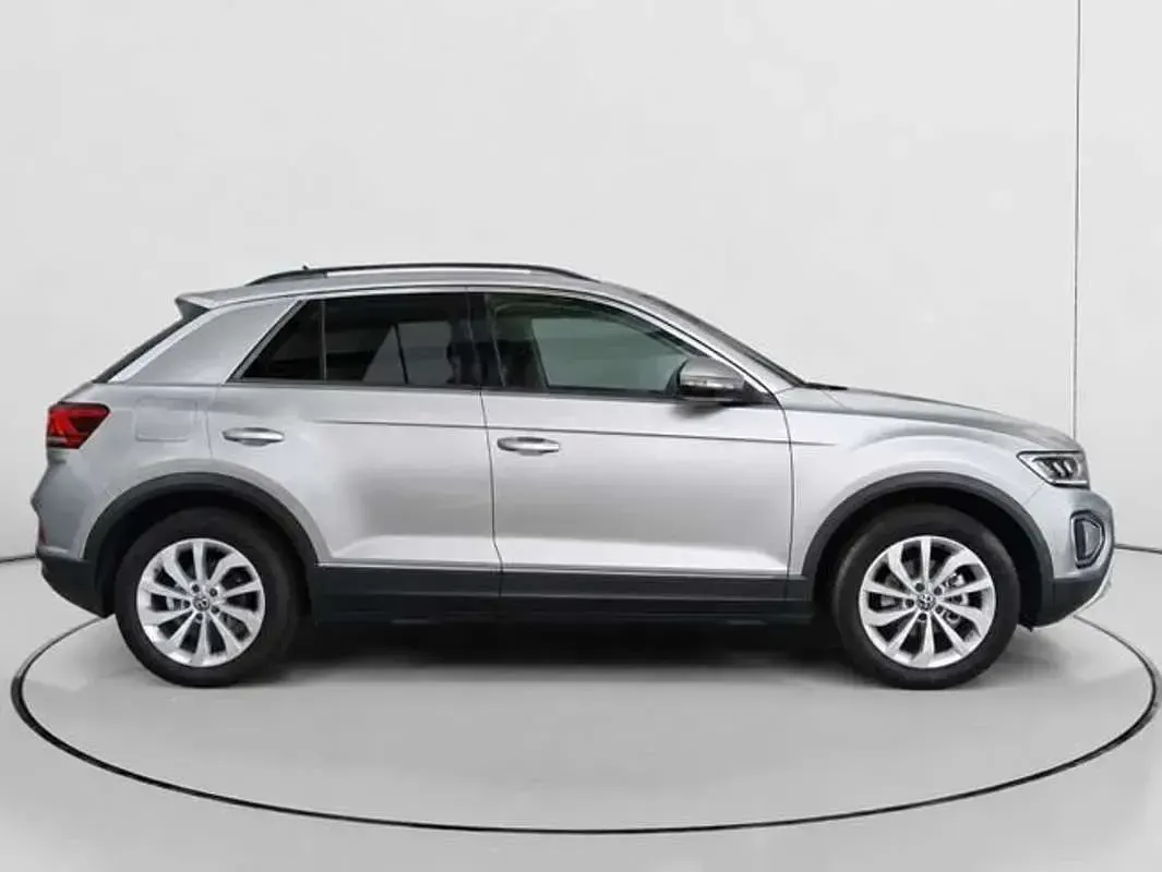 Usado VW T-Roc Life 116 CV (85 kW) 2022 Gris SUV