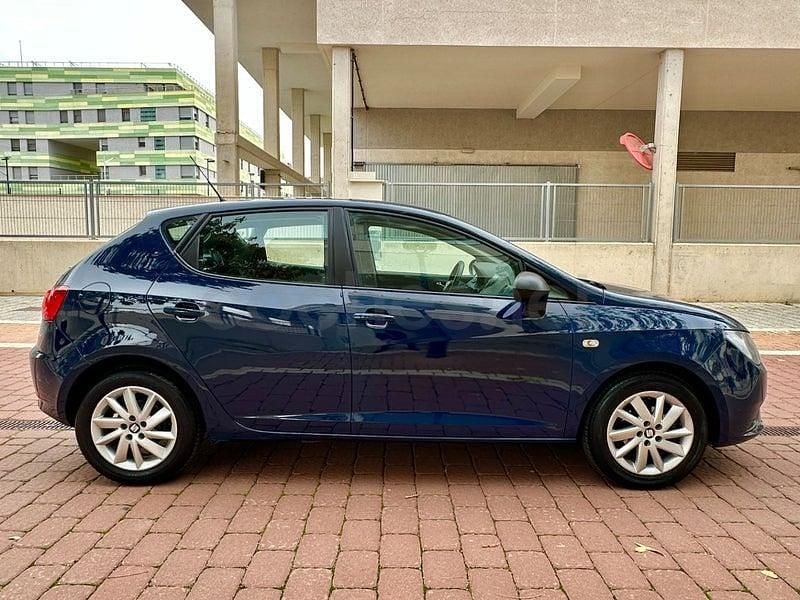 Usado Seat Ibiza Reference 75 CV (55 kW) 2016 Azul Berlina
