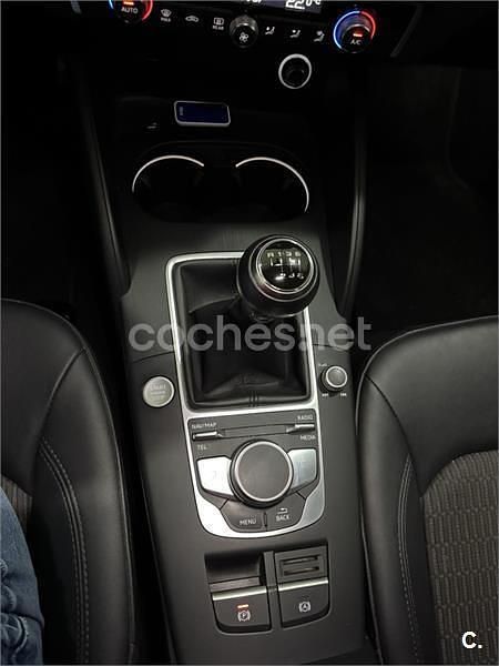 Usado Audi A3 Design 116 CV (85 kW) 2018 Gris / plata Berlina
