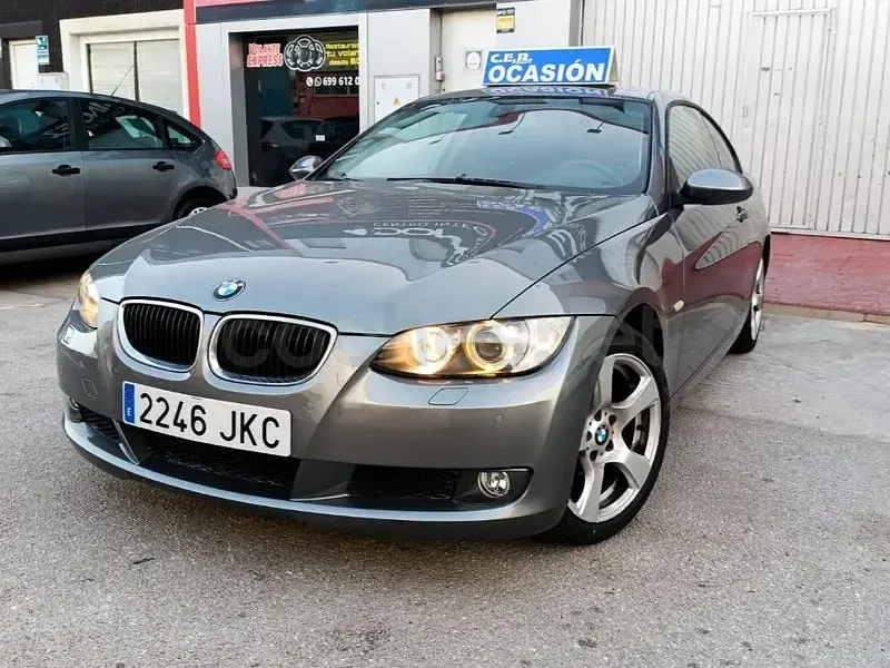 Usado BMW 320 Comfort Edition 170 CV (125 kW) 2007 Gris / plata Coupe