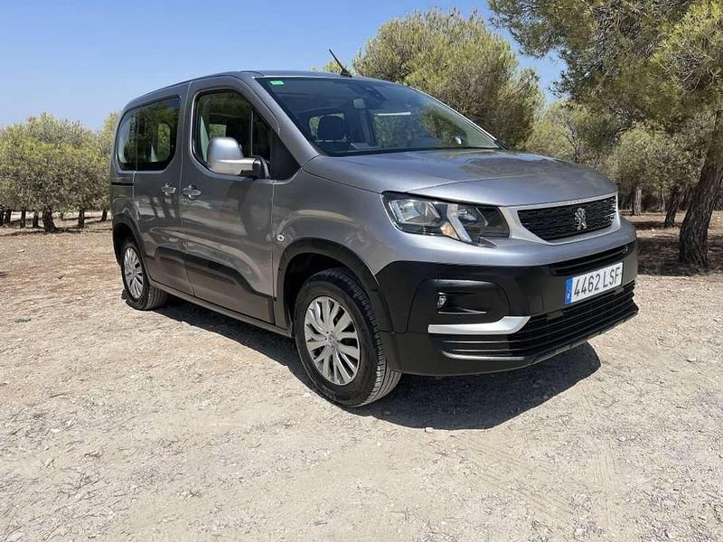 Usado Peugeot Rifter Active 99 CV (72 kW) 2021 Gris Monovolumen