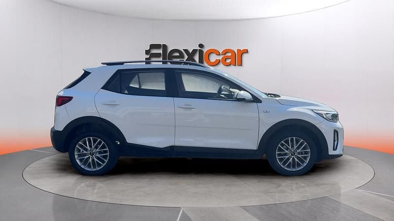 Usado Kia Stonic 84 CV (61 kW) 2022 Blanco SUV
