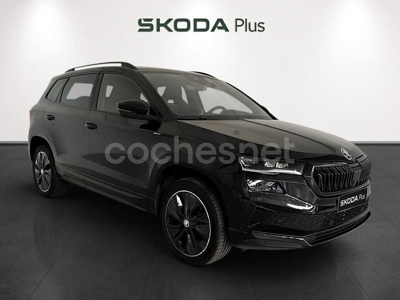 Negro Usado 2024 Skoda Karoq SportLine SUV | 30.090 € (Un poco caro) - Imagen 1/4