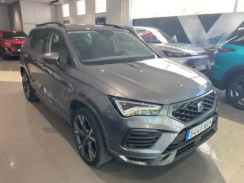 Usado Seat Ateca FR 150 CV (110 kW) 2025 Gris / plata SUV