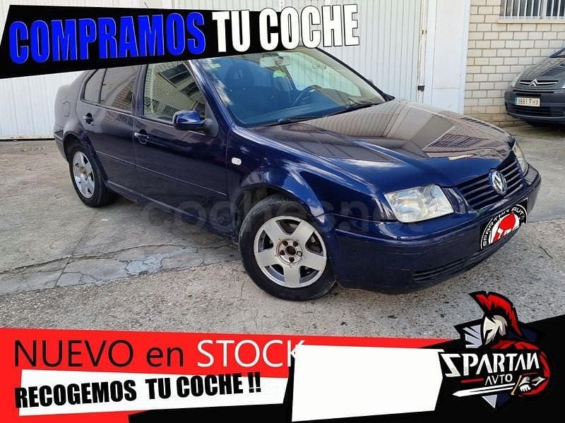Usado VW Bora Highline 115 CV (84 kW) 2001 Azul Berlina
