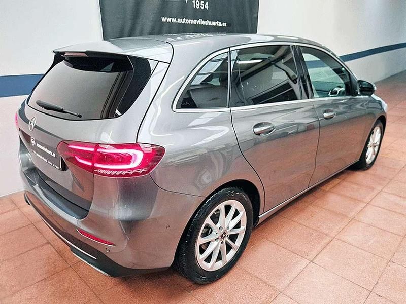 Usado Mercedes B180 116 CV (85 kW) 2020 Gris Monovolumen