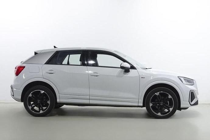 Usado Audi Q2 S-Line 116 CV (85 kW) 2025 Blanco SUV