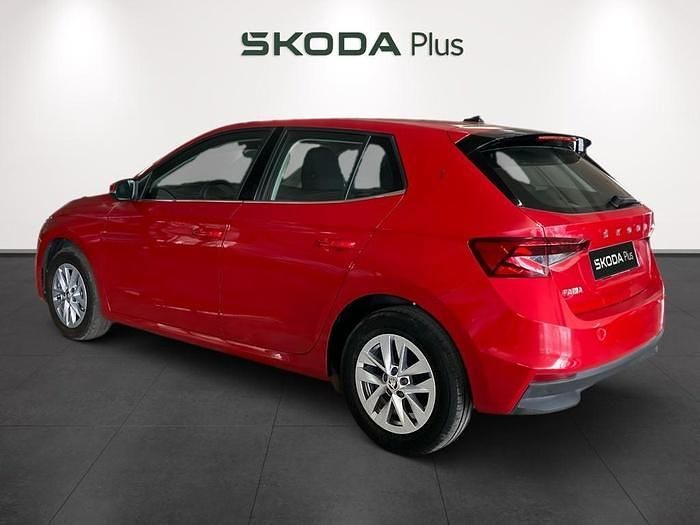 Rojo Usado 2022 Skoda Fabia Ambition Berlina | 15.690 € (Precio justo) - Imagen 1/4