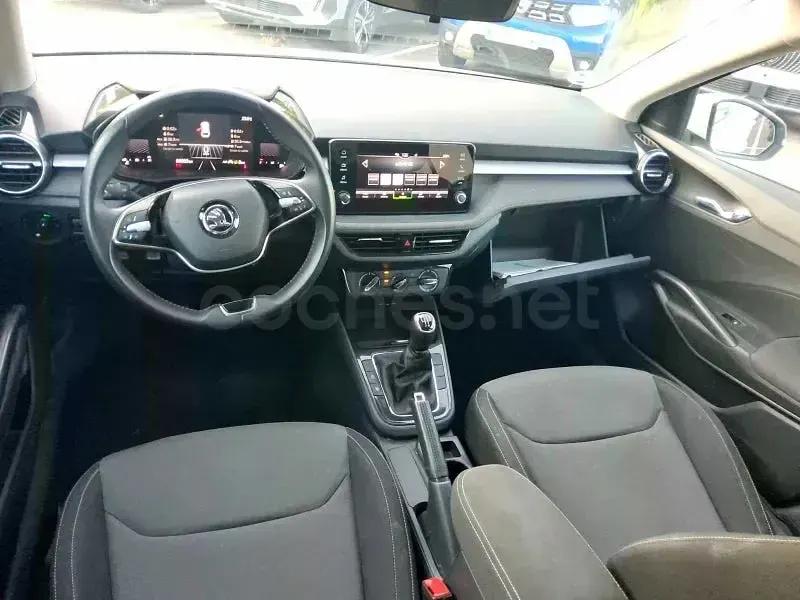 Usado Skoda Fabia Selection 95 CV (69 kW) 2024 Blanco Utilitario