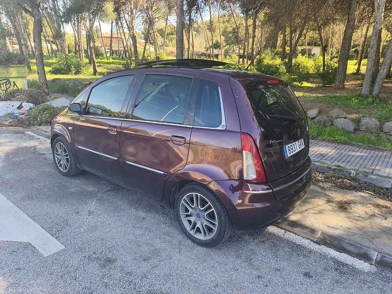 Usado Lancia Musa 90 CV (66 kW) 2008 Granate Monovolumen