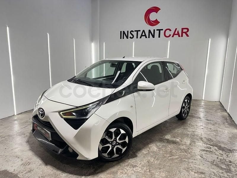 Usado Toyota Aygo X-play 72 CV (52 kW) 2020 Blanco Utilitario