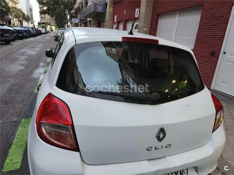 Usado Renault Clio II Business 90 CV (66 kW) 2010 Blanco Berlina