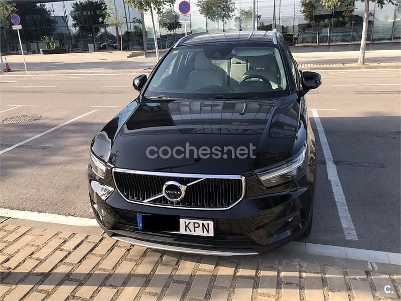 Negro Usado 2018 Volvo XC40 Momentum SUV | 28.000 € (Precio justo) - Imagen 1/4