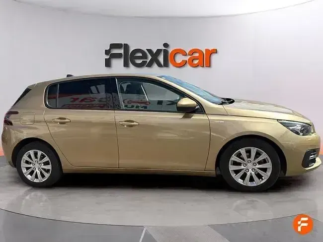 Usado Peugeot 308 Style 110 CV (80 kW) 2018 Beige