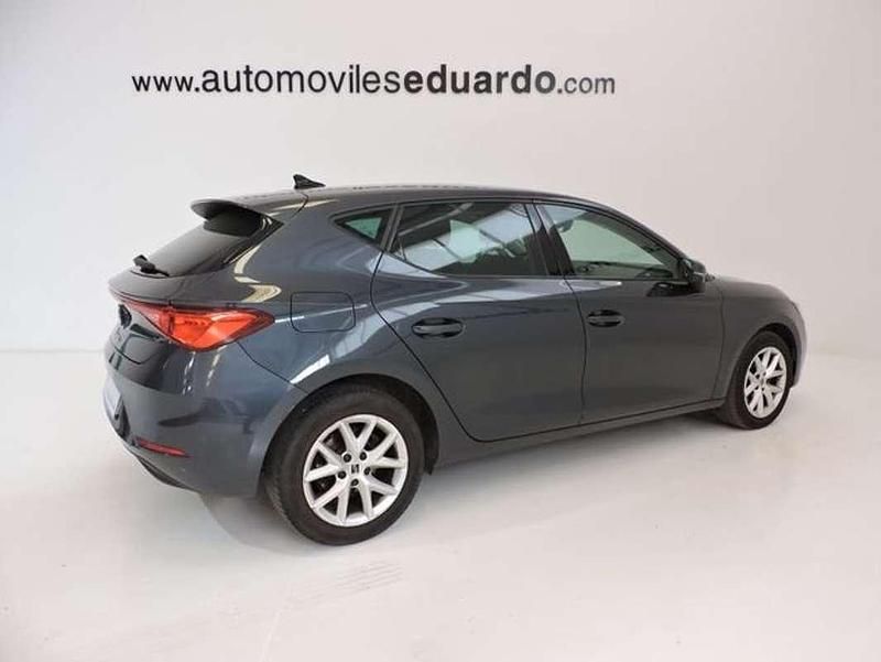 Usado Seat Leon Style 116 CV (85 kW) 2021 Gris Berlina