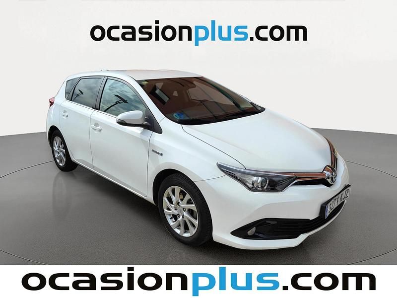 Usado Toyota Auris Hybrid Business Edition 136 CV (100 kW) 2018 Blanco Berlina