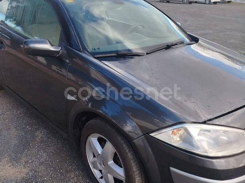 Usado Renault Mégane Cabriolet Dynamique 130 CV (95 kW) 2007 Gris / plata Descapotable