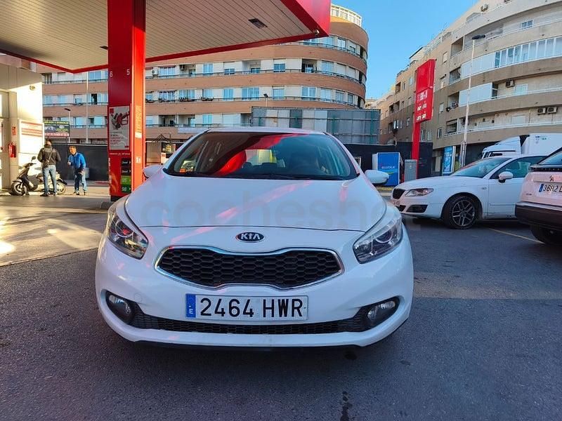 Usado Kia Ceed GT 90 HP (66 kW) 2014 Branco Sedan