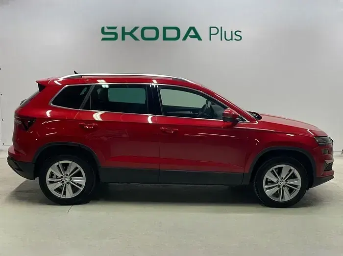 Usado Skoda Karoq Selection 150 CV (110 kW) 2025 Rojo SUV