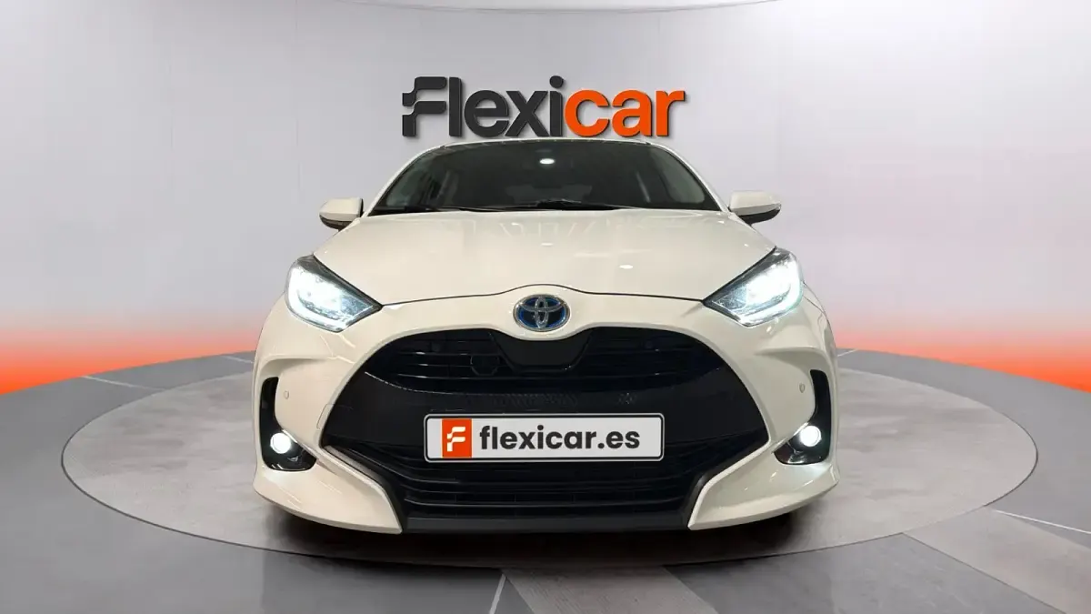 Occasion Toyota Yaris Hybrid Style 116 PK (85 kW) 2022 Wit Sedan