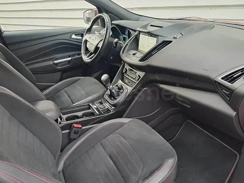 Usado Ford Kuga ST-Line 120 CV (88 kW) 2019 Rojo SUV